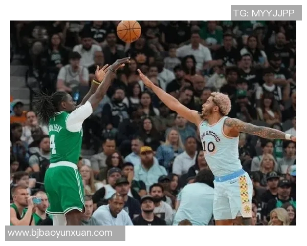 马刺与凯尔特人激战正酣精彩瞬间回顾与赛场图片分享